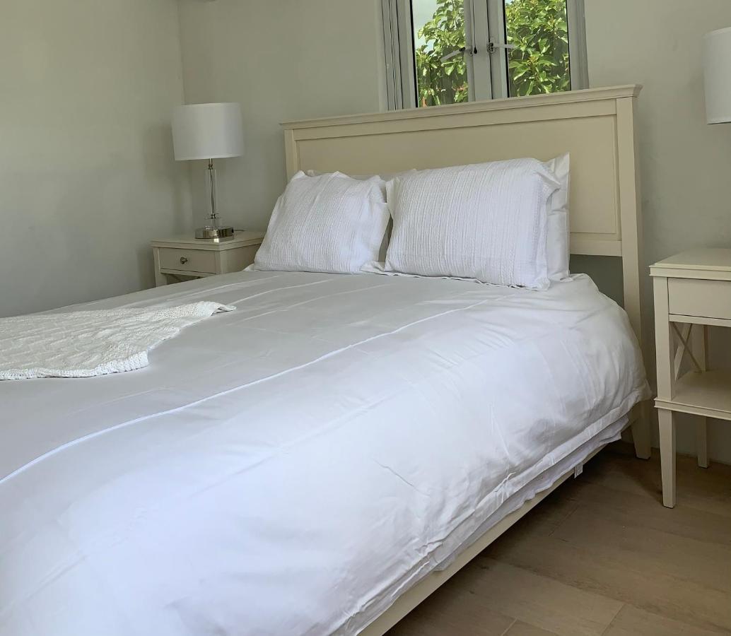 The Cay House Hotel Mangrove Cay Екстериор снимка